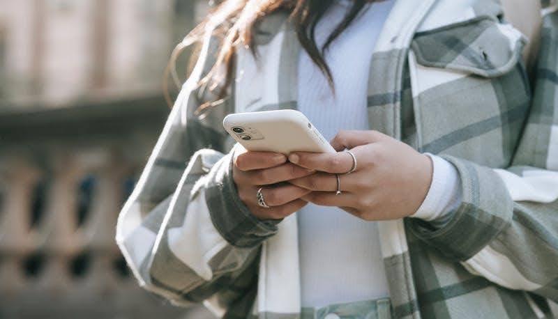 troppi messaggi sui social, si tratta di molestie