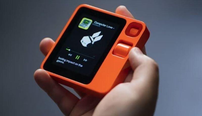 Intelligenza artificiale, che cos'è Rabbit R1