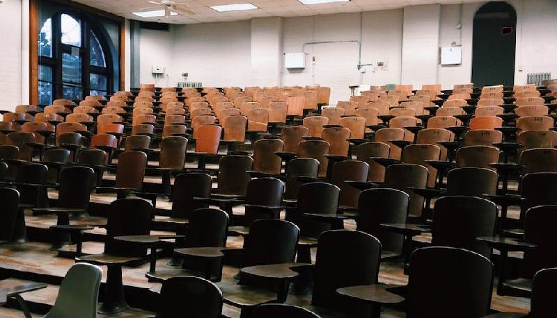 università