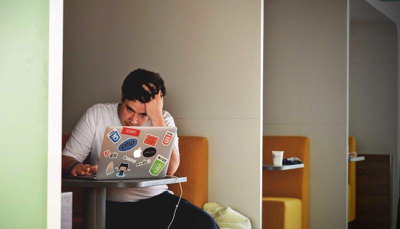 Fuori corso da 4 anni si sfoga sui social: “Non faccio esami dal 2021, ho lasciato credere di averne solo 2 da completare” articolo
