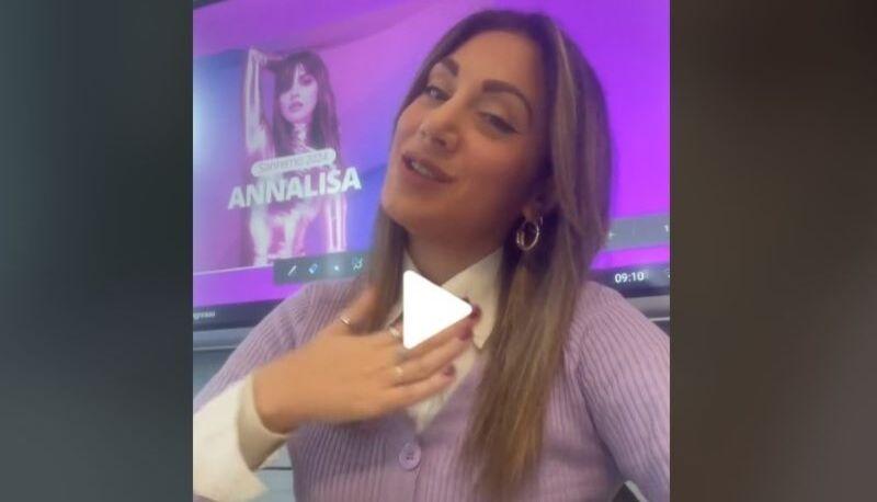Su TikTok c'è la maestra che insegna lo spagnolo traducendo le canzoni di Sanremo 2024 (e facendole cantare) articolo