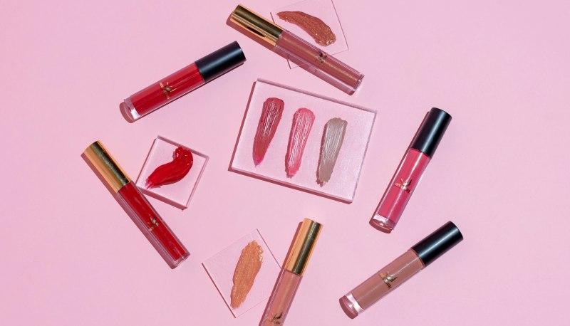 Rossetti peel off, cosa sono e come funzionano le tinte labbra del momento articolo