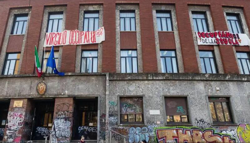 Virgilio occupato, gli studenti: "Chi rompe paga". E il ministro: "Il mio intervento è servito" articolo