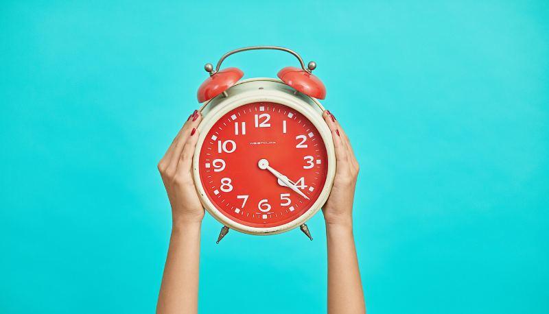 Ora legale 2024, avanti o indietro le lancette? Ecco perché non si dorme di più articolo