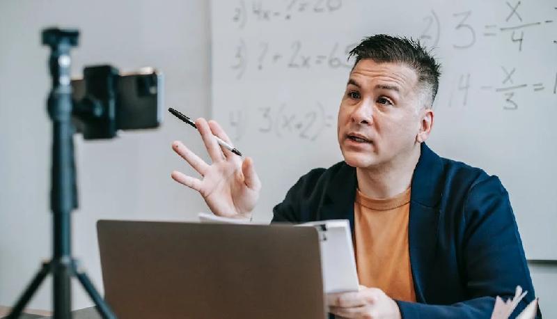 Il prof deve restituire all'università 2 milioni di euro, ecco perché articolo