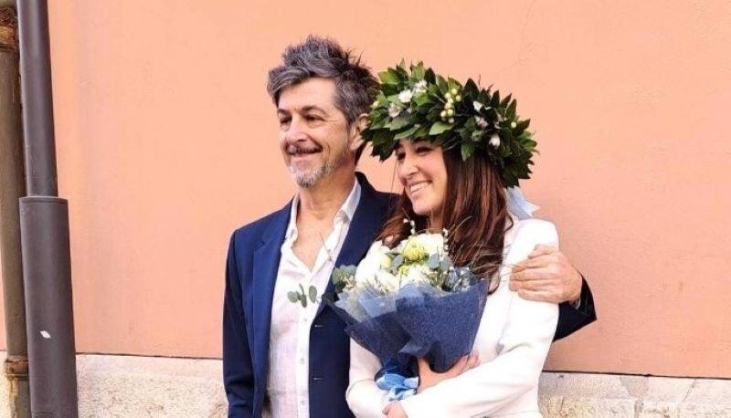 figlia festeggia la laurea con il padre