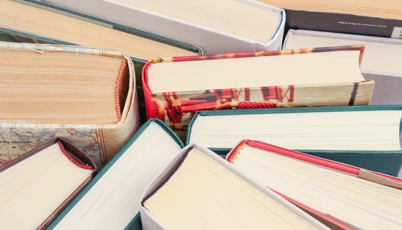 Libri sulla scrivania
