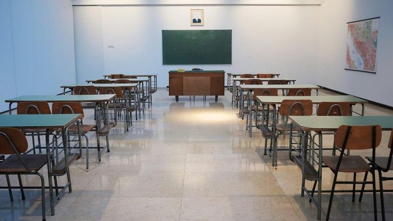 Prof abusa della studentessa di 13 anni, lo scopre il padre dalle chat WhatsApp articolo
