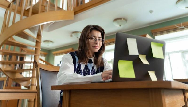 Studentessa non ammessa alla Maturità che studia al computer come fare ricorso al TAR