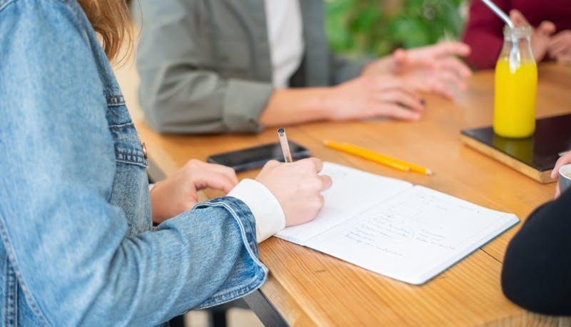 Studenti si esercitano per la seconda prova di Maturità in programma per l'indirizzo Tecnico Relazioni Internazionali per il Marketing