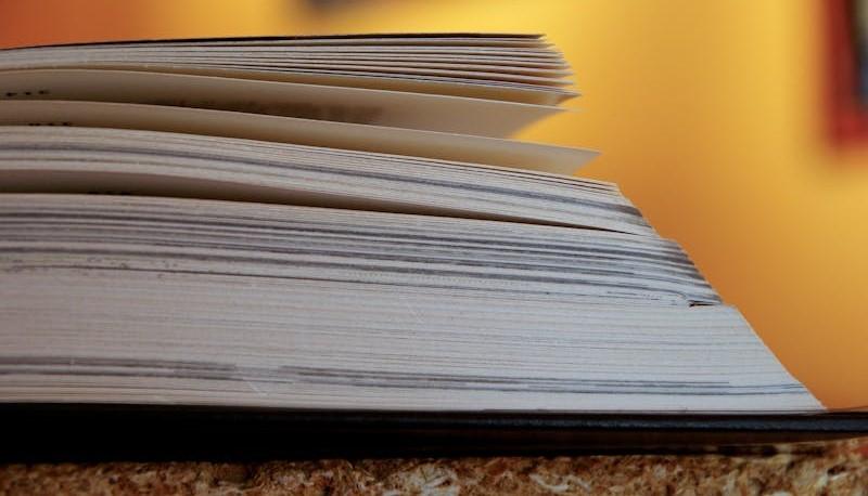 Voluminoso libro universitario