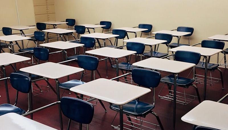figlio prende nota a scuola papà prende a testate prof