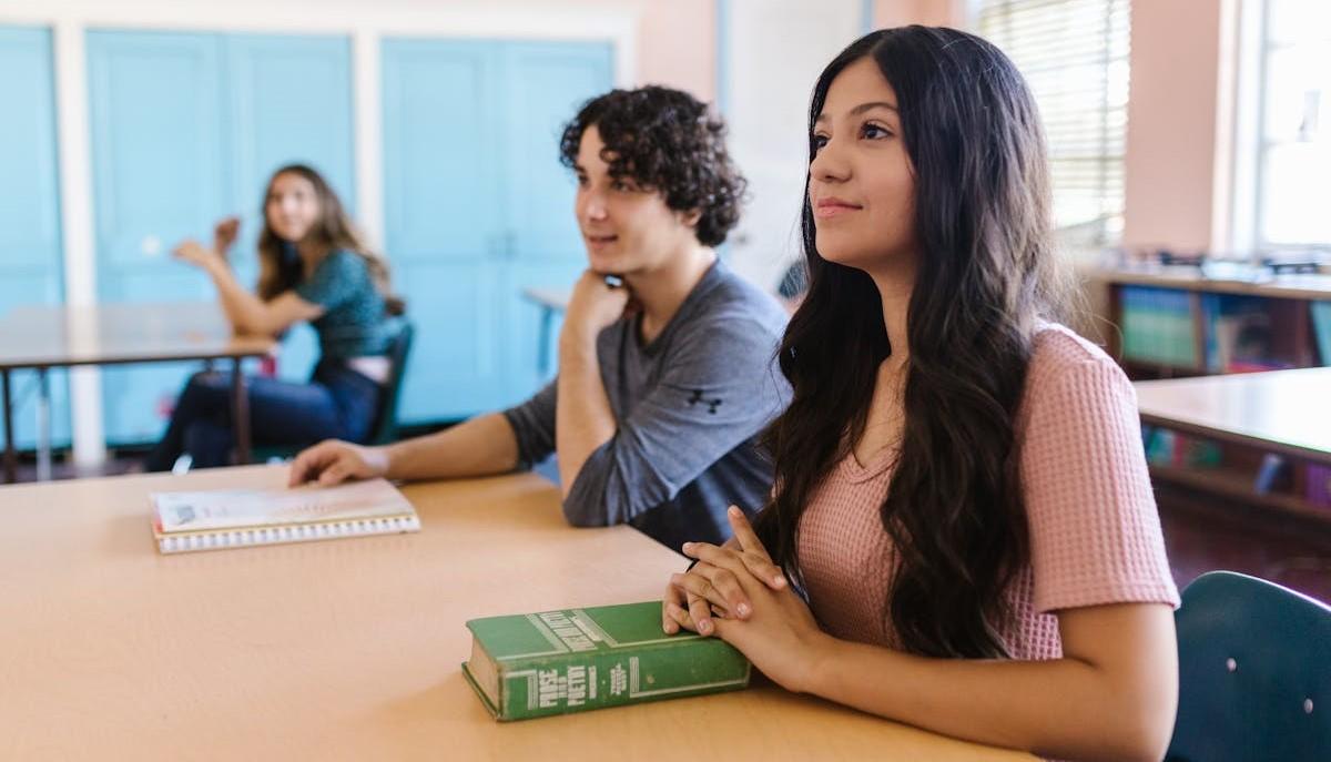 Studenti in classe al primo giorno di scuola in toscana