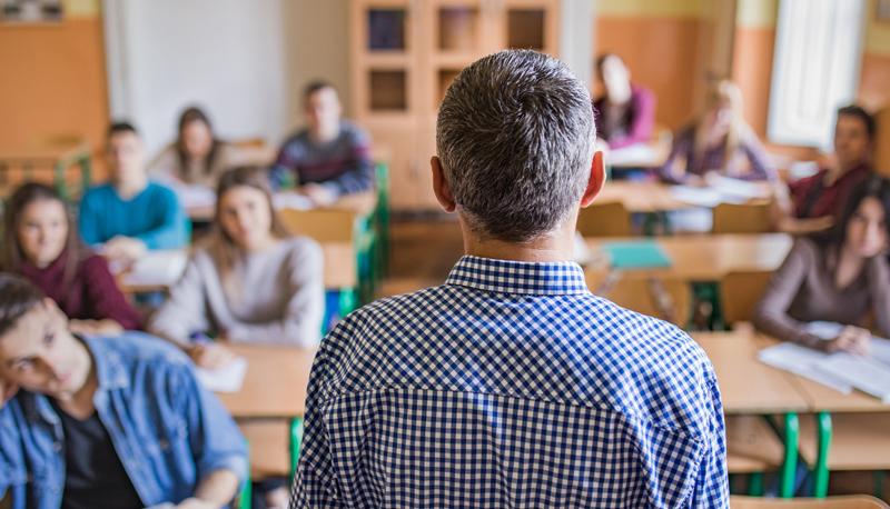 Maturità 2024, partita la caccia ai commissari d’esame: 9 maturandi su 10 “indagano” sui professori esterni