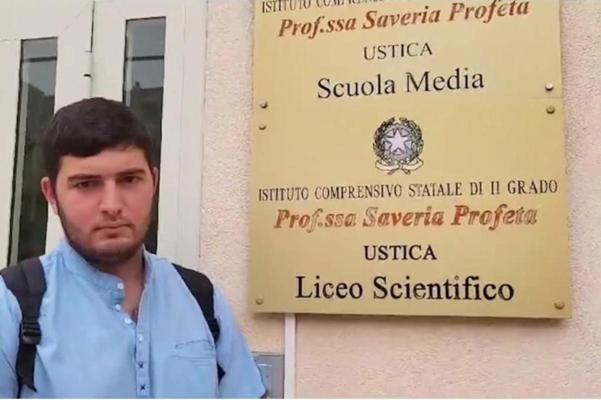 Gaetano fa la Maturità da solo a scuola: è l'unico studente articolo