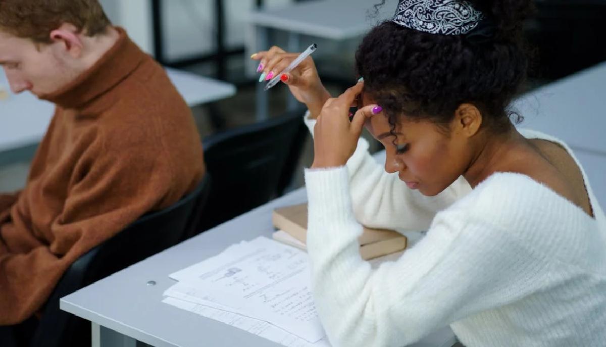 Prendere “cento” alla Maturità? Più probabile che fermarsi a sessanta, soprattutto nei licei e al Sud