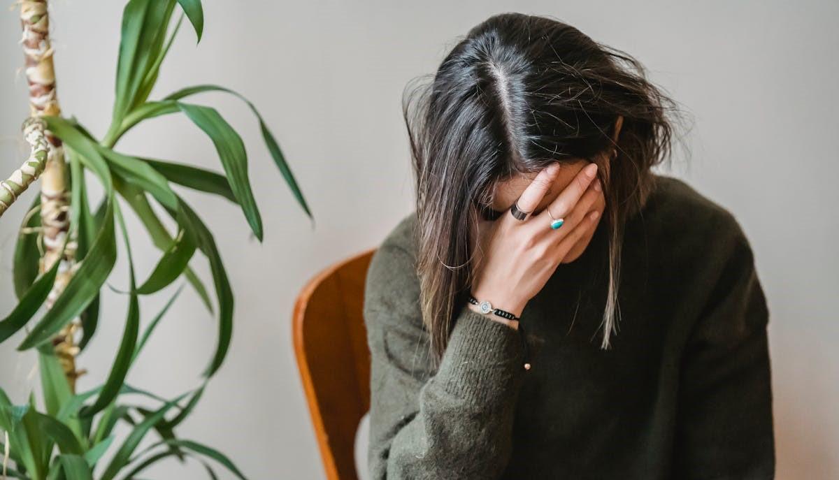 Studentessa in crisi durante l'esame orale di Maturità