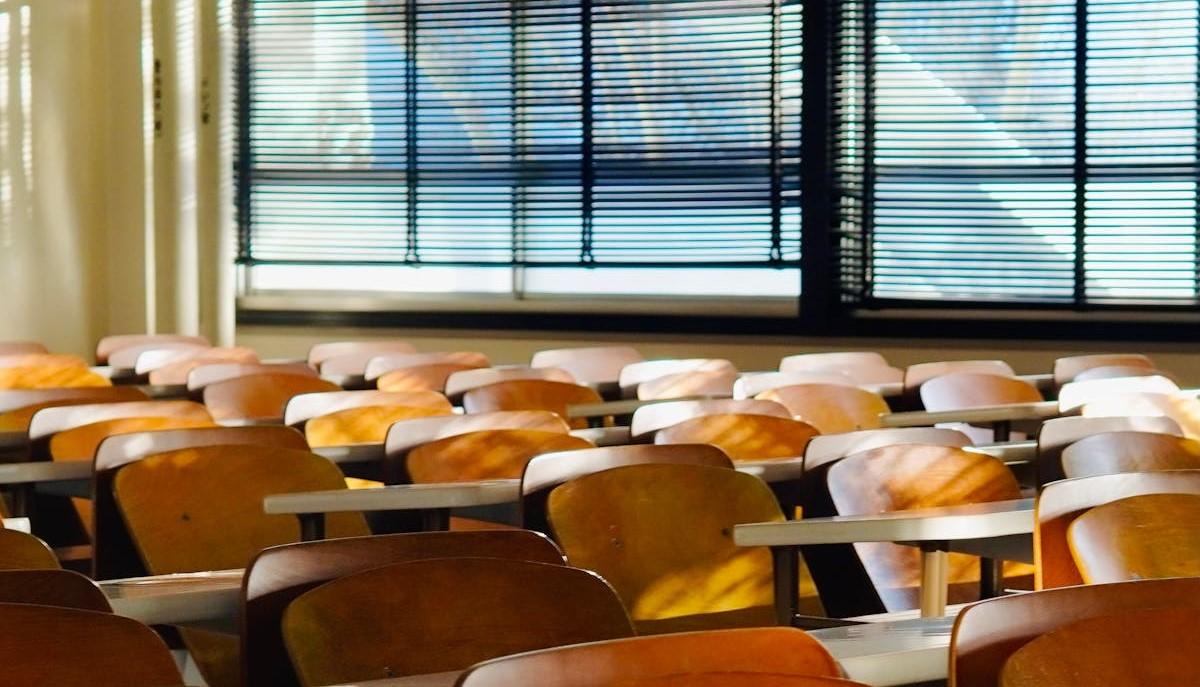 Aula vuota la mattina del primo giorno di scuola in Umbria