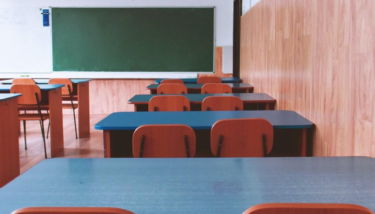 Aula vuota prima del ritorno a scuola a settembre
