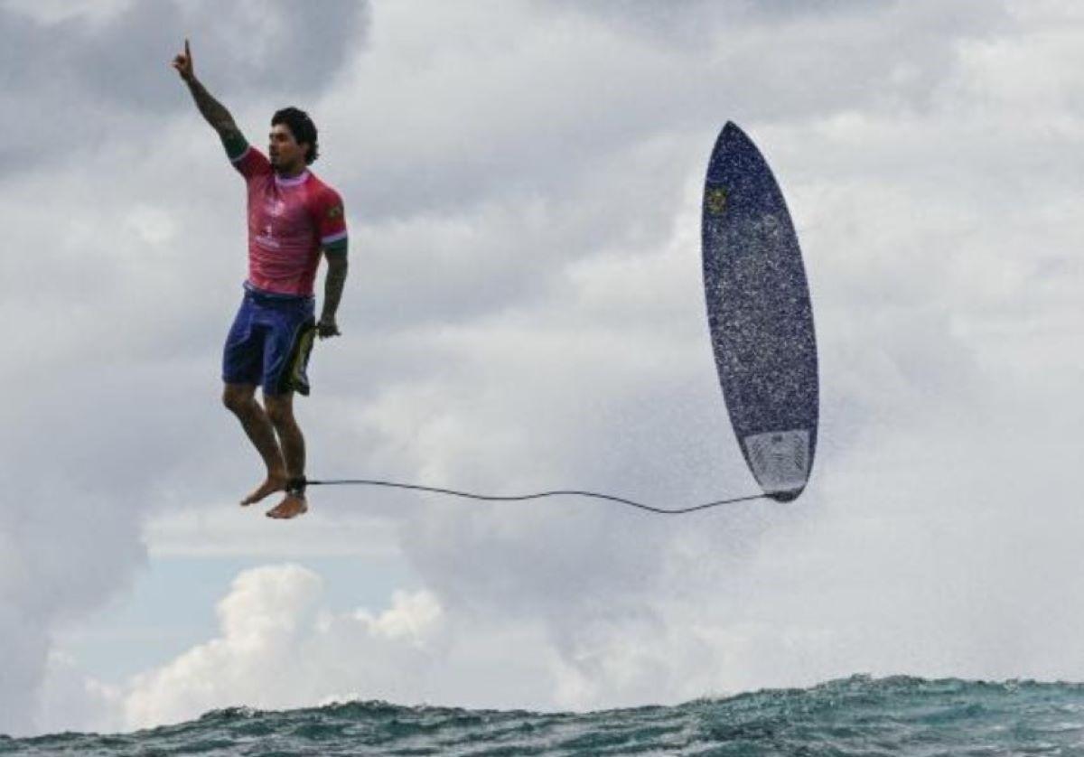 Foto del surfista che vola, Olimpiadi 2024