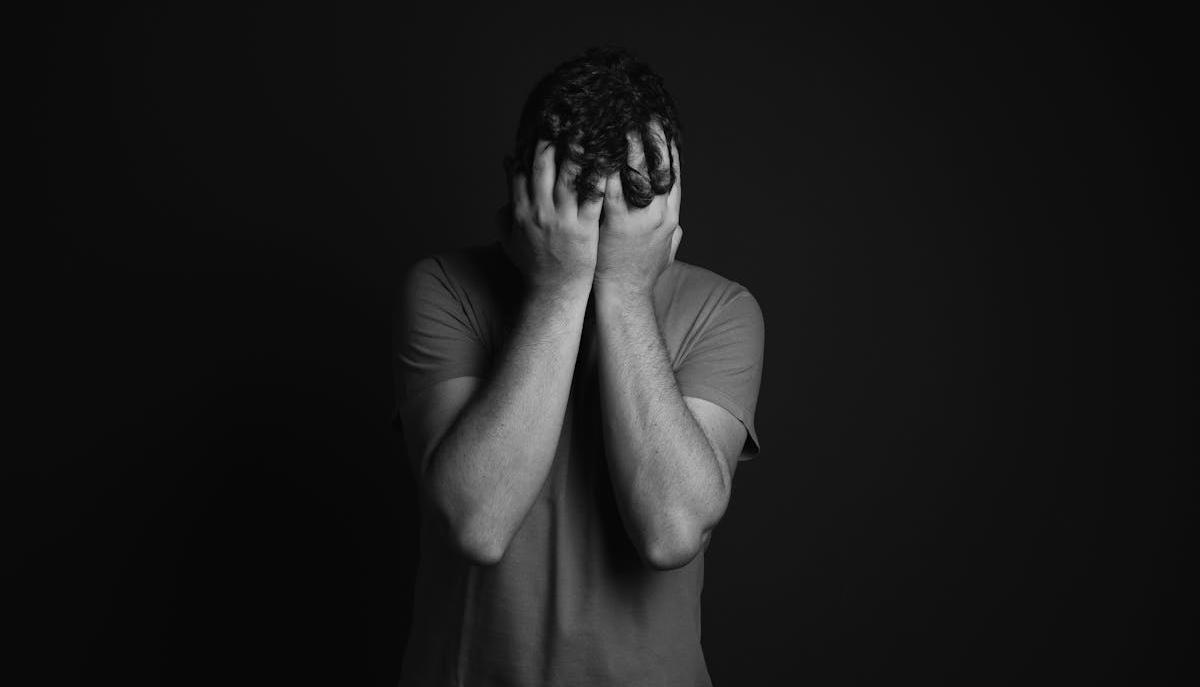 abbandonato in africa dopo aver detto di essere gay