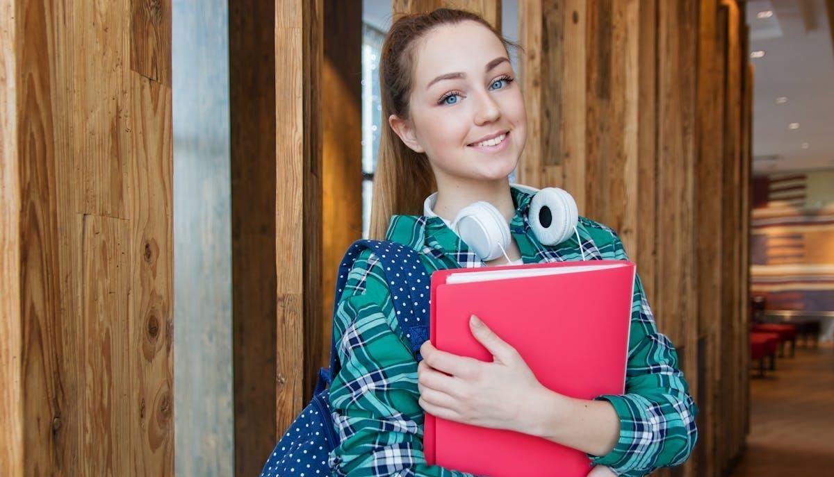 Back to school: 7 consigli per studenti su igiene e uso delle lenti a contatto articolo