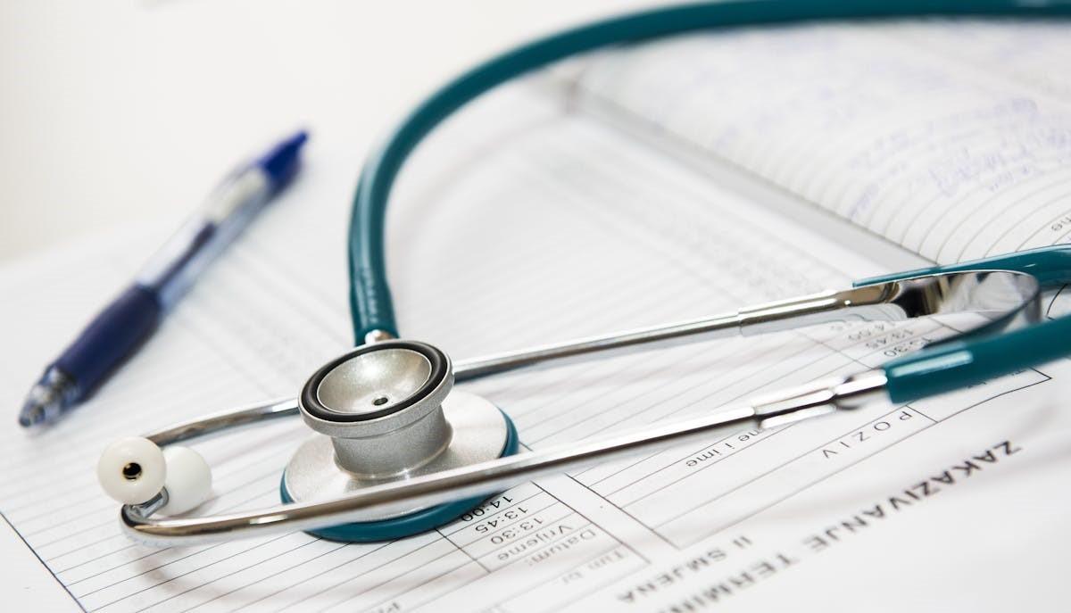 stetoscopio con risultati del test di Medicina 2024