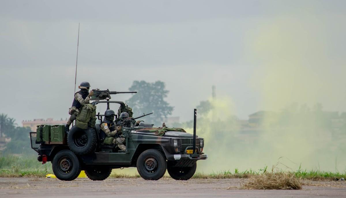 Uomini con mitragliatrici a bordo di una jeep: guerra tra Iran e Israele è alle porte?