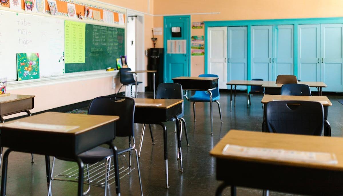 Classe vuota al primo giorno di scuola