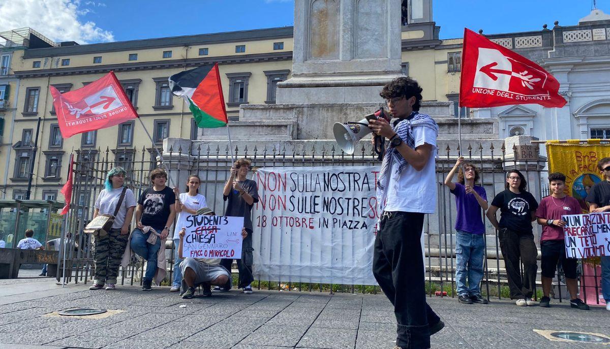 Studenti in flash-mob contro il G7 Cultura: "Non sulla nostra pelle, non sulla nostra terra" articolo