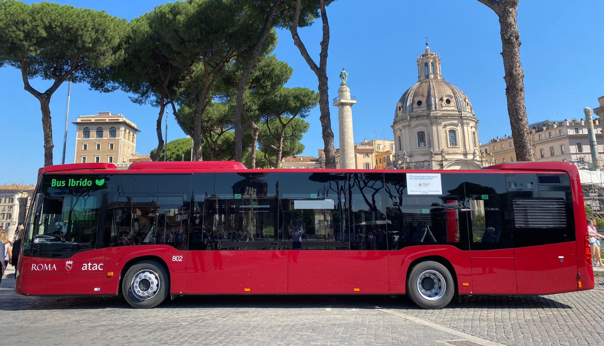 A Roma i biglietti per metro e bus costeranno 2 euro, ma per gli under 19 abbonamento a 50 euro articolo