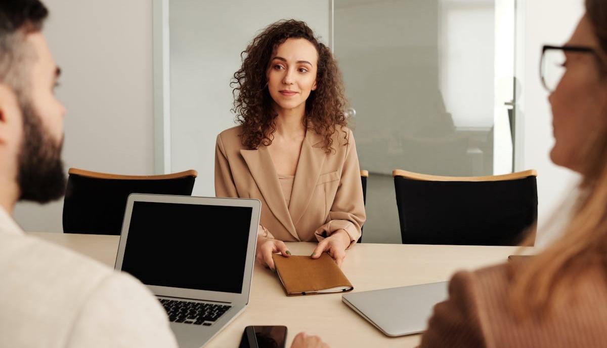Ragazza durante un colloquio di lavoro
