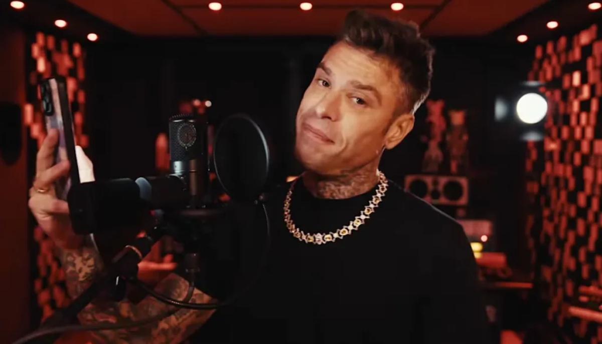 Il video di Fedez contro Tony Effe: "Infanzia difficile di un benestante"