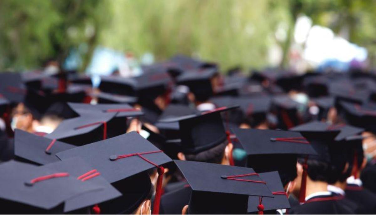 Laureati, pochi ma buoni: 1 su 4 arriva al 110 e lode. Le ragazze e gli atenei del Centro-Sud guidano la classifica dei superbravi