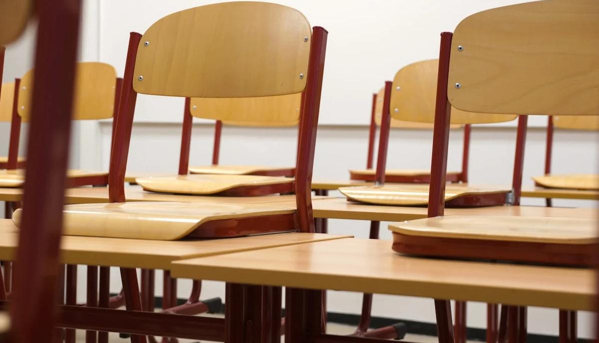 A 12 anni accoltella i compagni di classe a scuola, 6 feriti