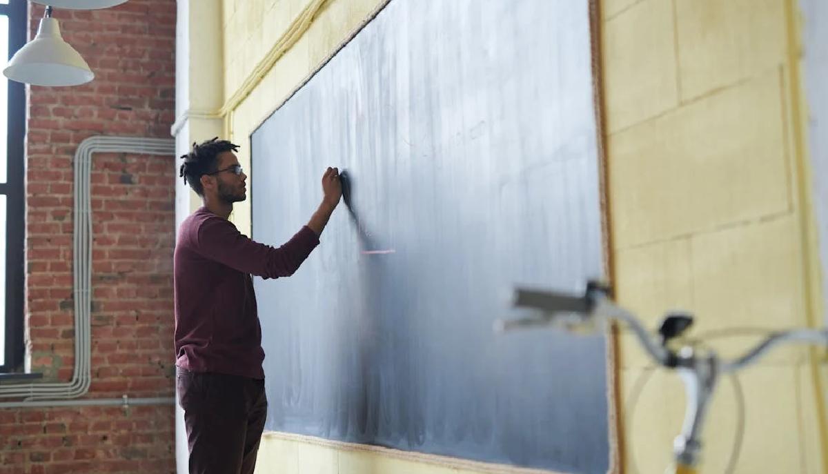 Insulti omofobi al prof, lui denuncia lo studente ma il tribunale archivia tutto
