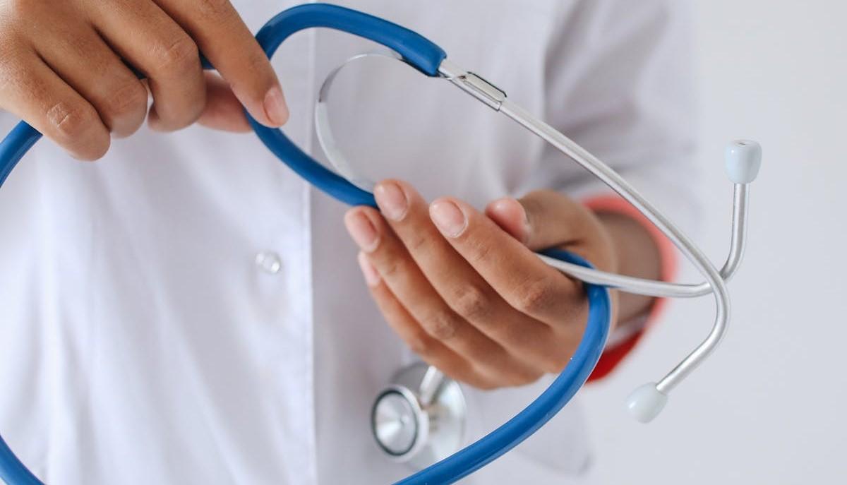 Medico con stetoscopio per il secondo scorrimento di Medicina 2024