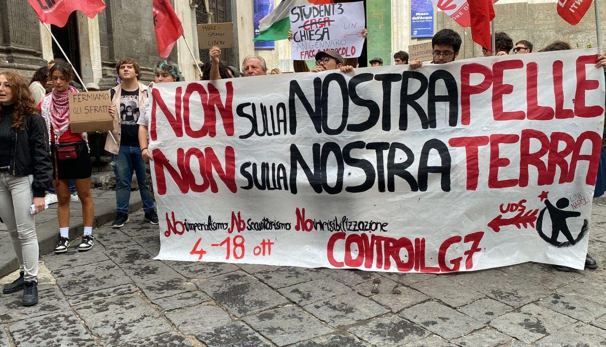 Studenti in flash-mob contro il G7 Cultura: "Non sulla nostra pelle, non sulla nostra terra" articolo