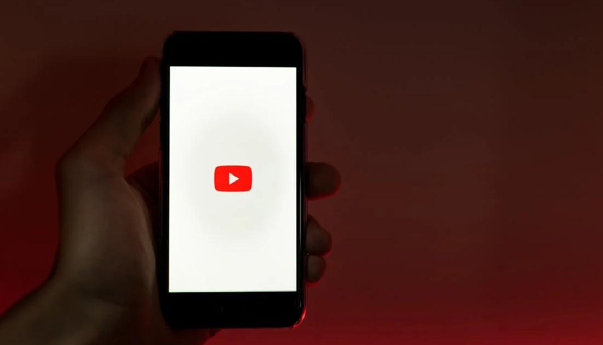 YouTube avrà restrizioni per adolescenti: limitati contenuti dannosi e più controllo ai genitori