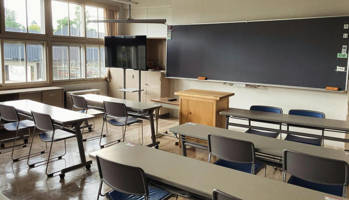 Studente armato di ascia a scuola