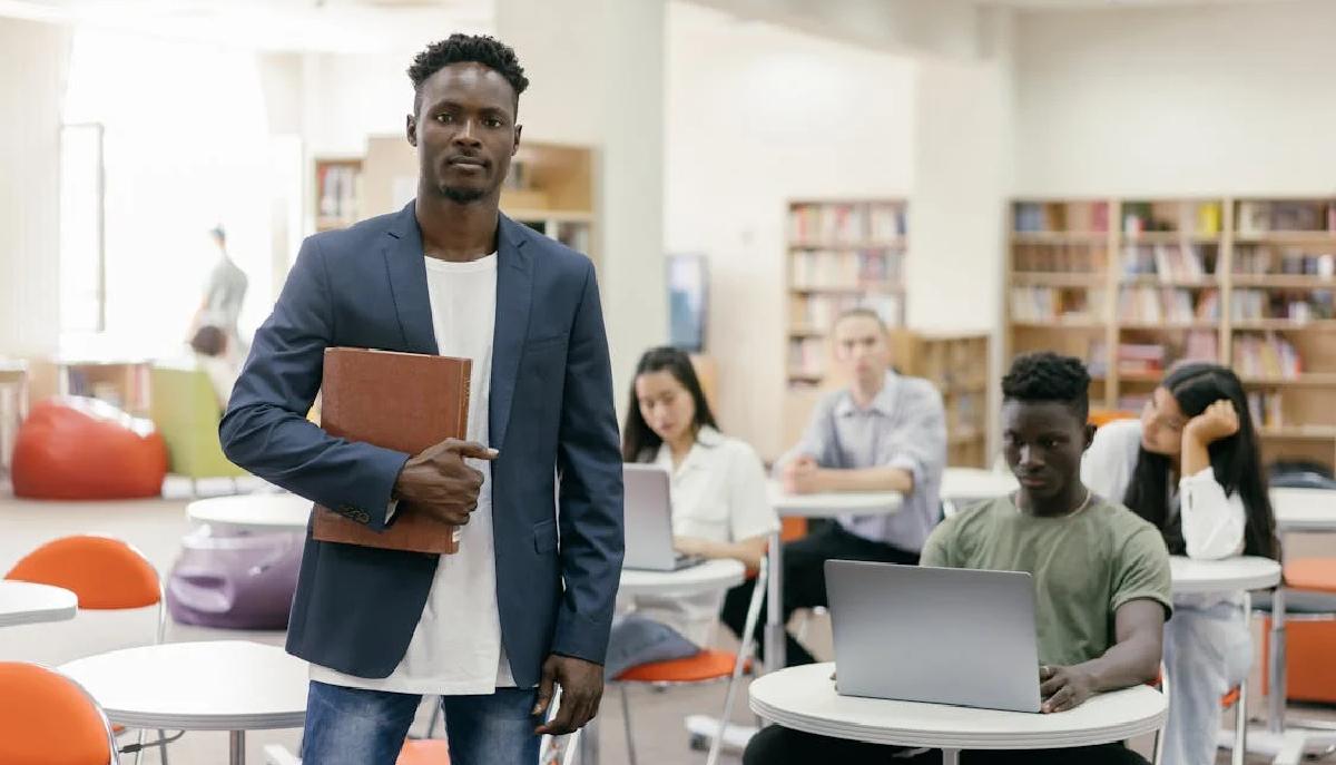 Carta del docente, quasi 9 prof su 10 la ritengono utile ma per il 2024/25 ancora tutto tace