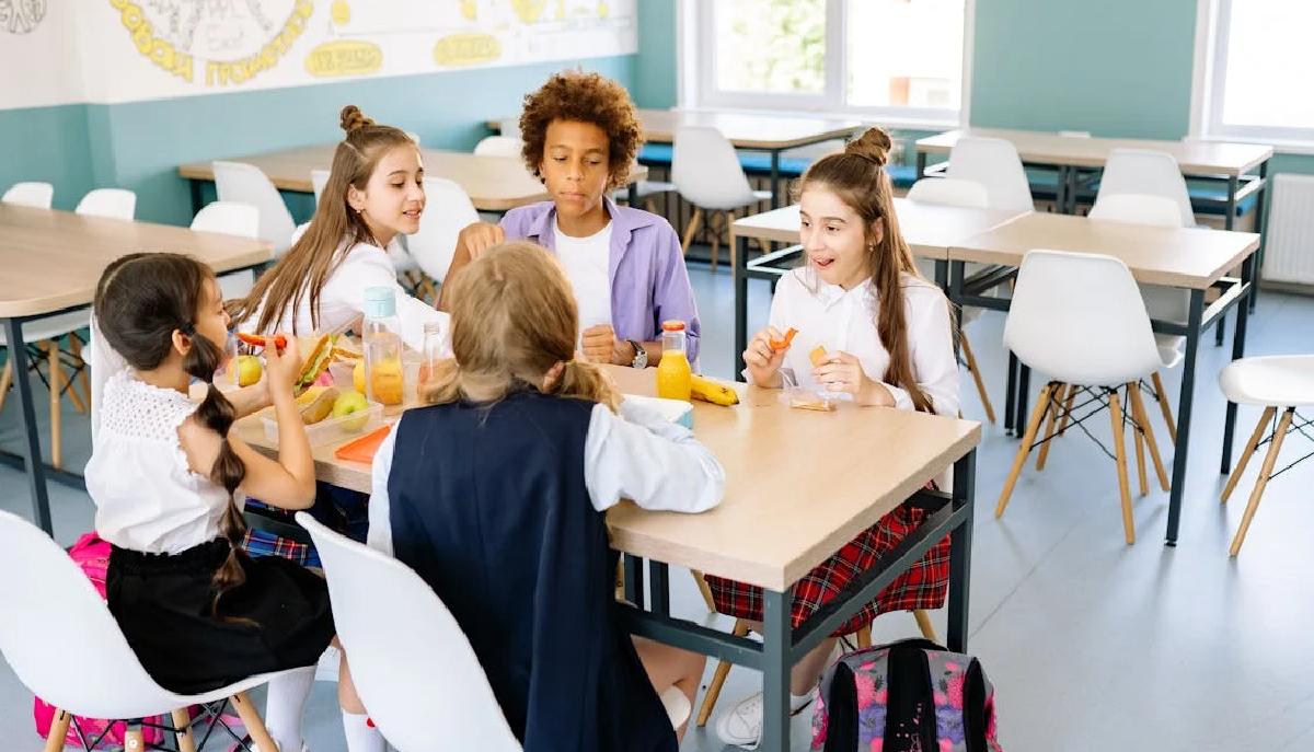 Scuola criminale: 224 studenti intossicati dalla mensa scolastica