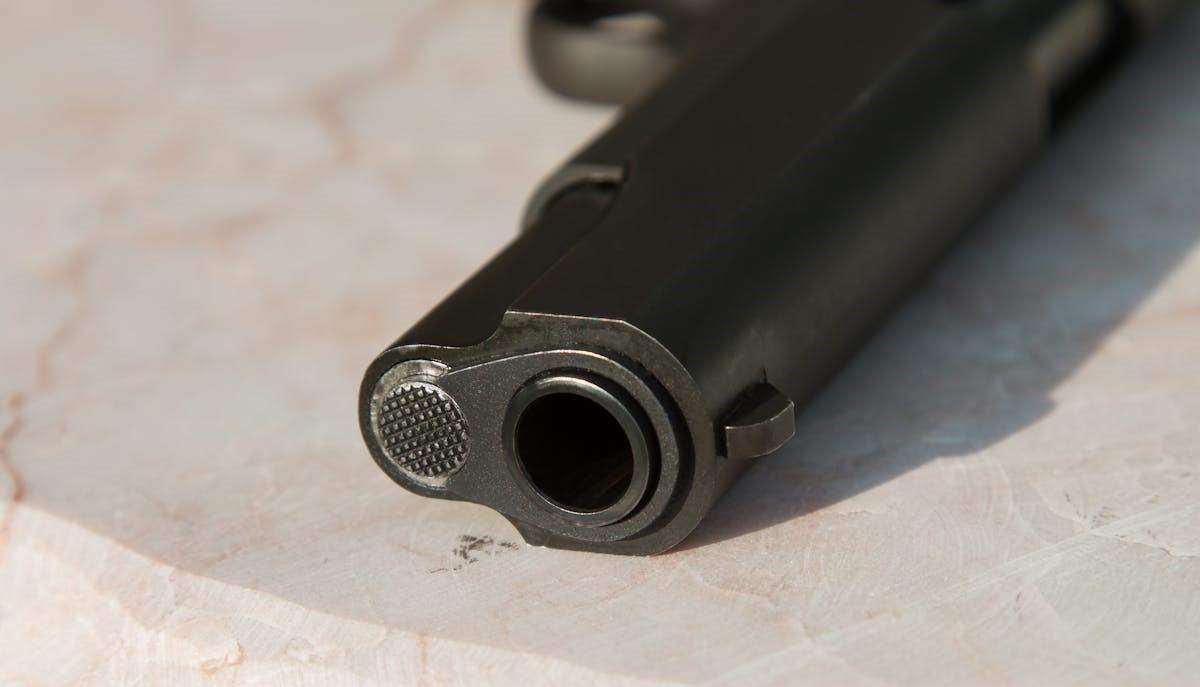 A scuola con la pistola carica: 18enne di Roma sospeso per 30 giorni articolo