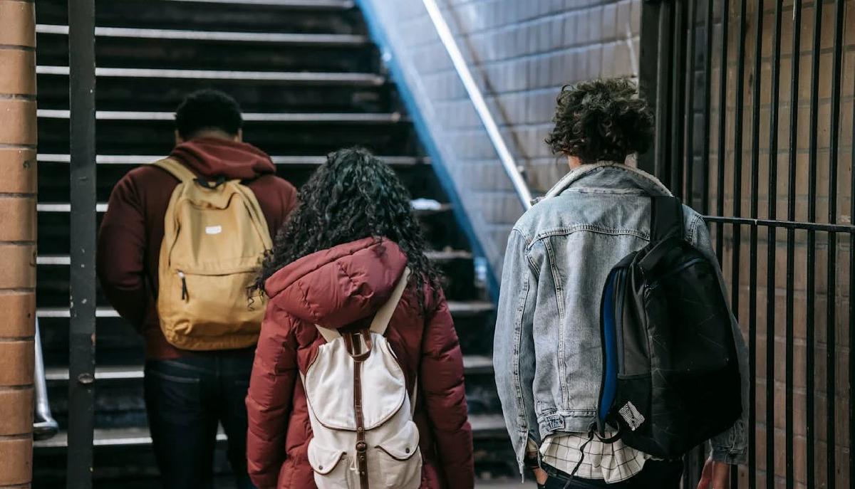 Scuola, due studenti su cinque vanno in classe con i mezzi pubblici: la guida alle tariffe agevolate articolo