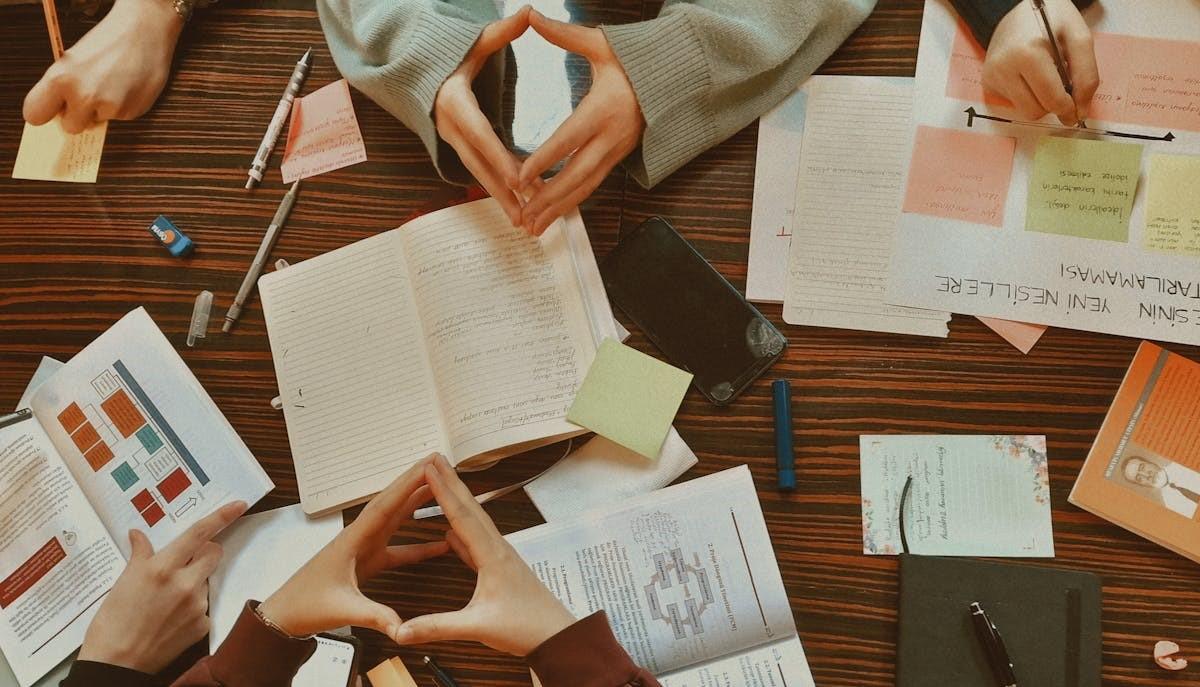 Studenti mentre svolgono un test di orientamento per le scuole superiori