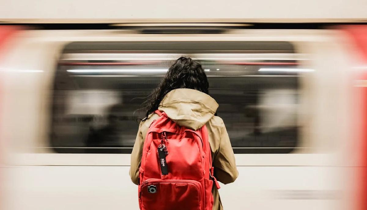 Scuola, due studenti su cinque vanno in classe con i mezzi pubblici: la guida alle tariffe agevolate del portale Skuola.net