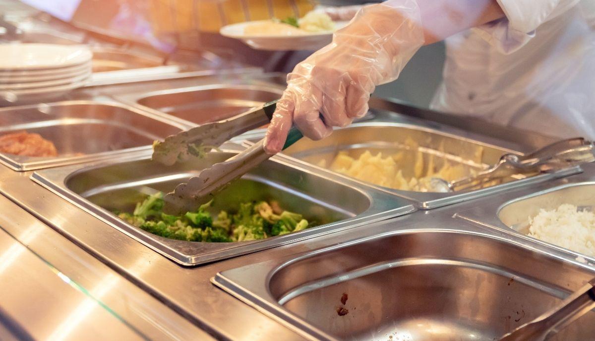Bambino di 4 anni senza cibo a mensa: i genitori avevano dimenticato di pagare 9 euro articolo