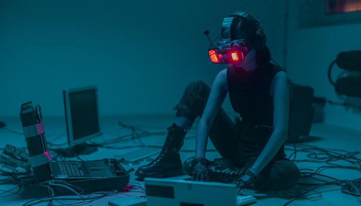 Come sopravvivere in un mondo dominato dall'AI? I consigli di ChatGPT