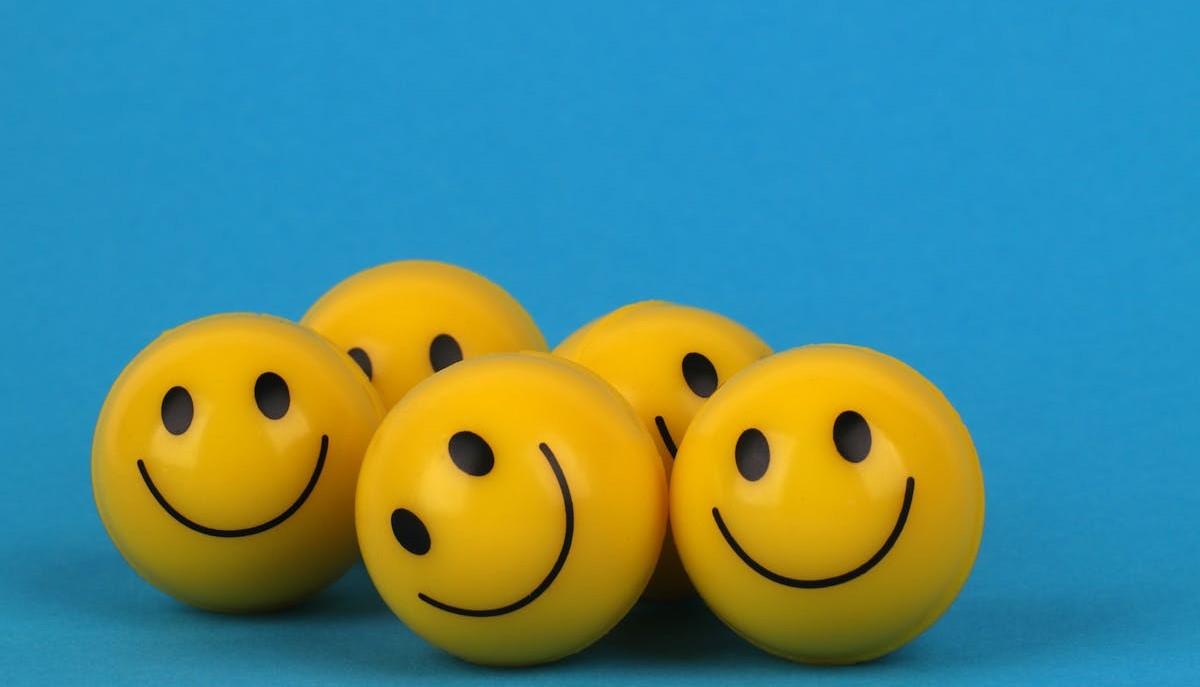 Emoji e stelline al posto dei voti in Giappone