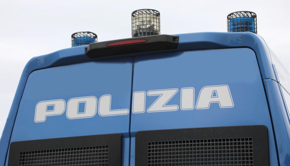 18enne minaccia di togliersi la vita in diretta sui social, la docente vede il video e chiama la polizia